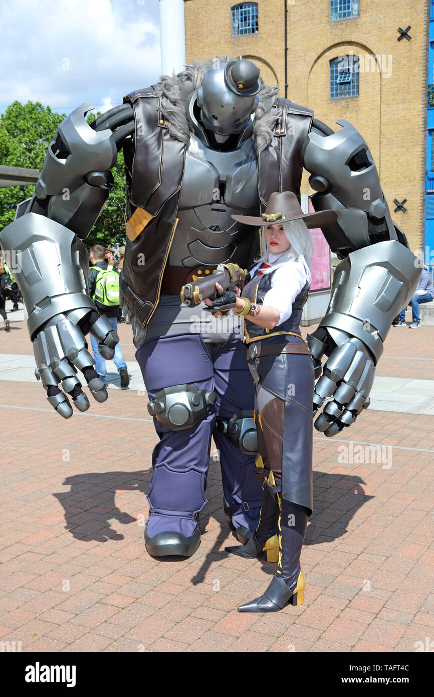 Londres, Reino Unido. 25 de mayo de 2019. Los participantes van vestidos como sus personajes favoritos en el MCM London Comic Con en Excel en Londres. Crédito: Paul Brown/Alamy Live News Foto de stock