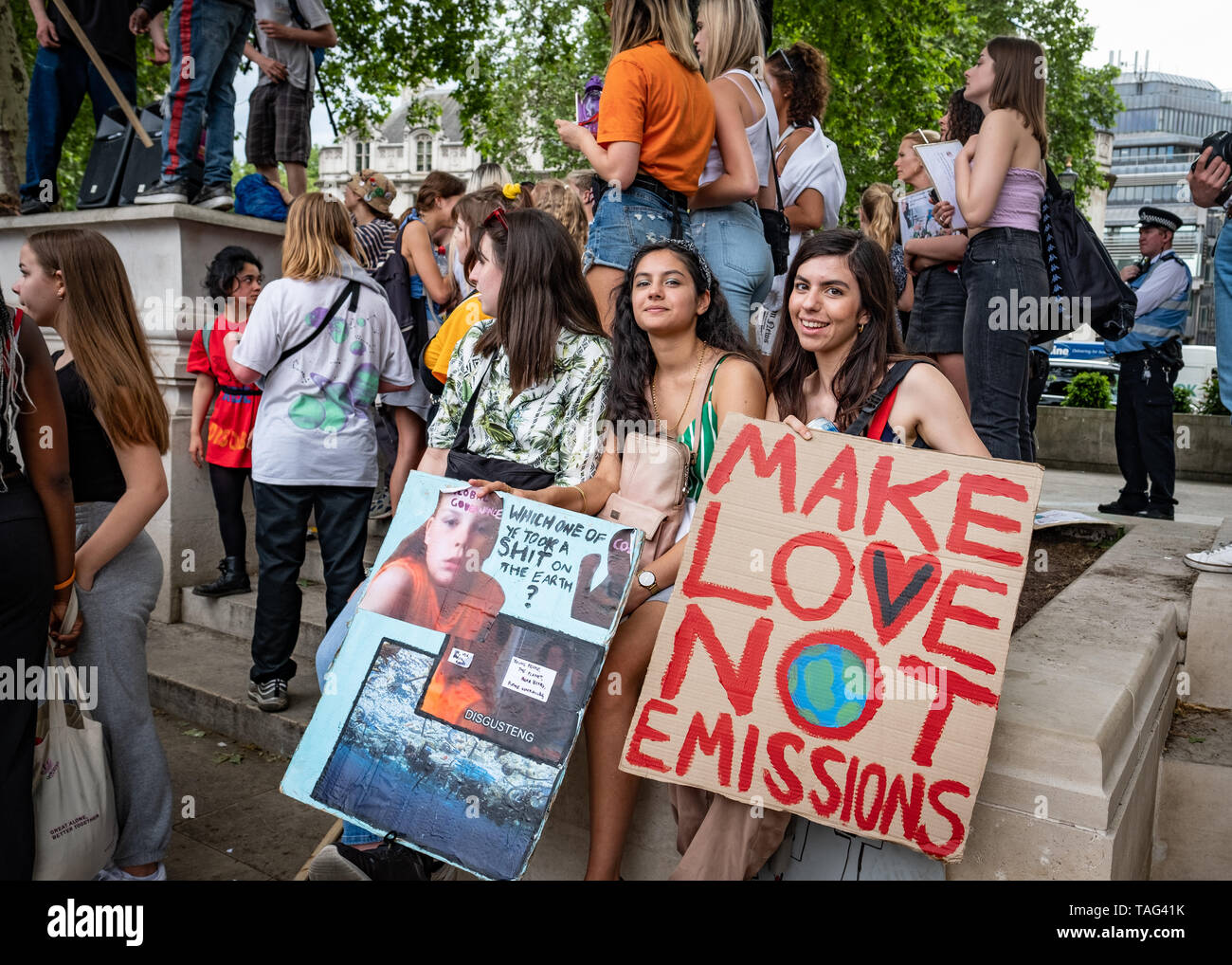 Londres- Mayo de 2019: Extinción rebelión protesta en la plaza del parlamento Foto de stock