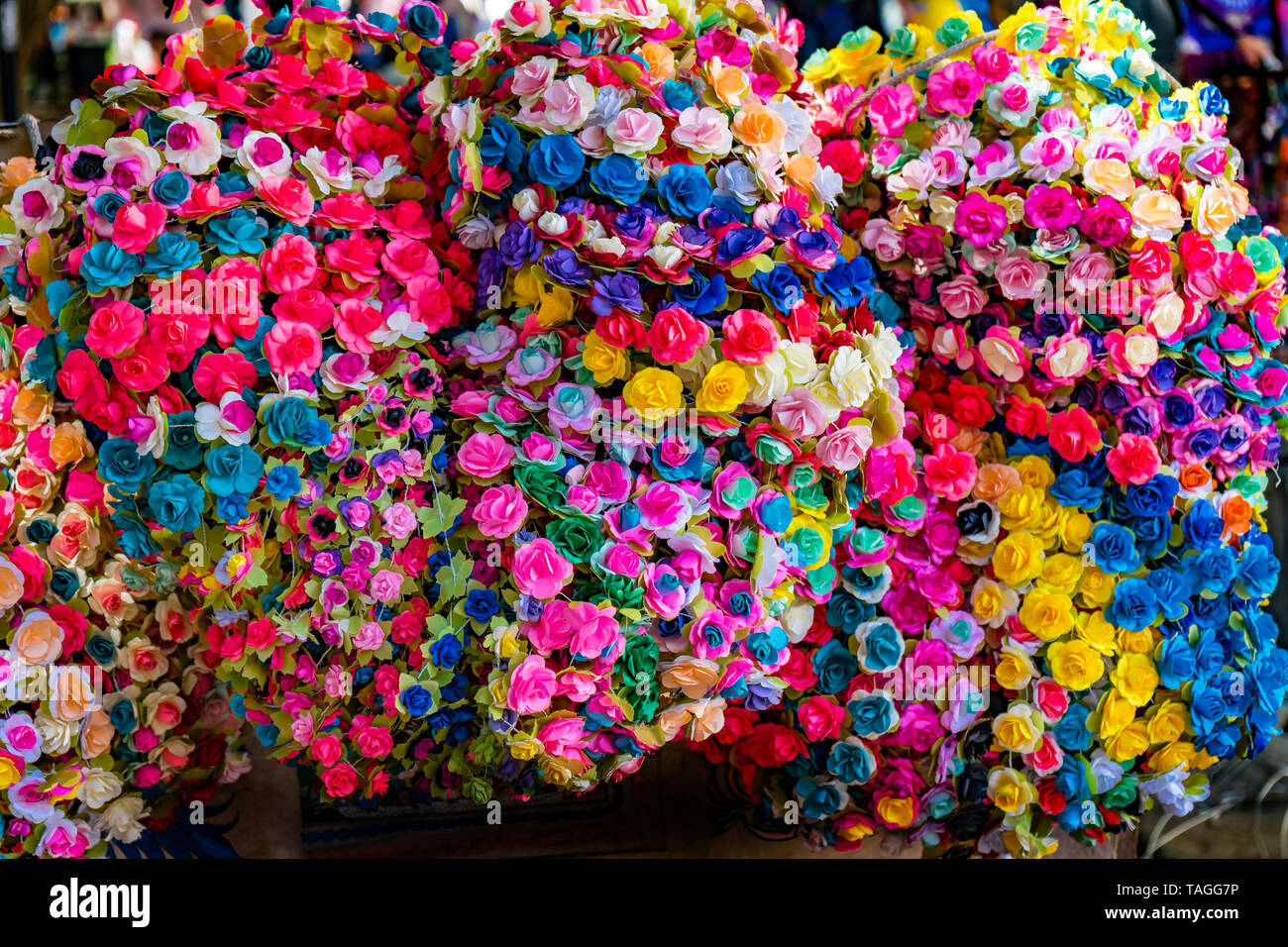 Flores mexicanas de papel fotografías e imágenes de alta resolución - Alamy