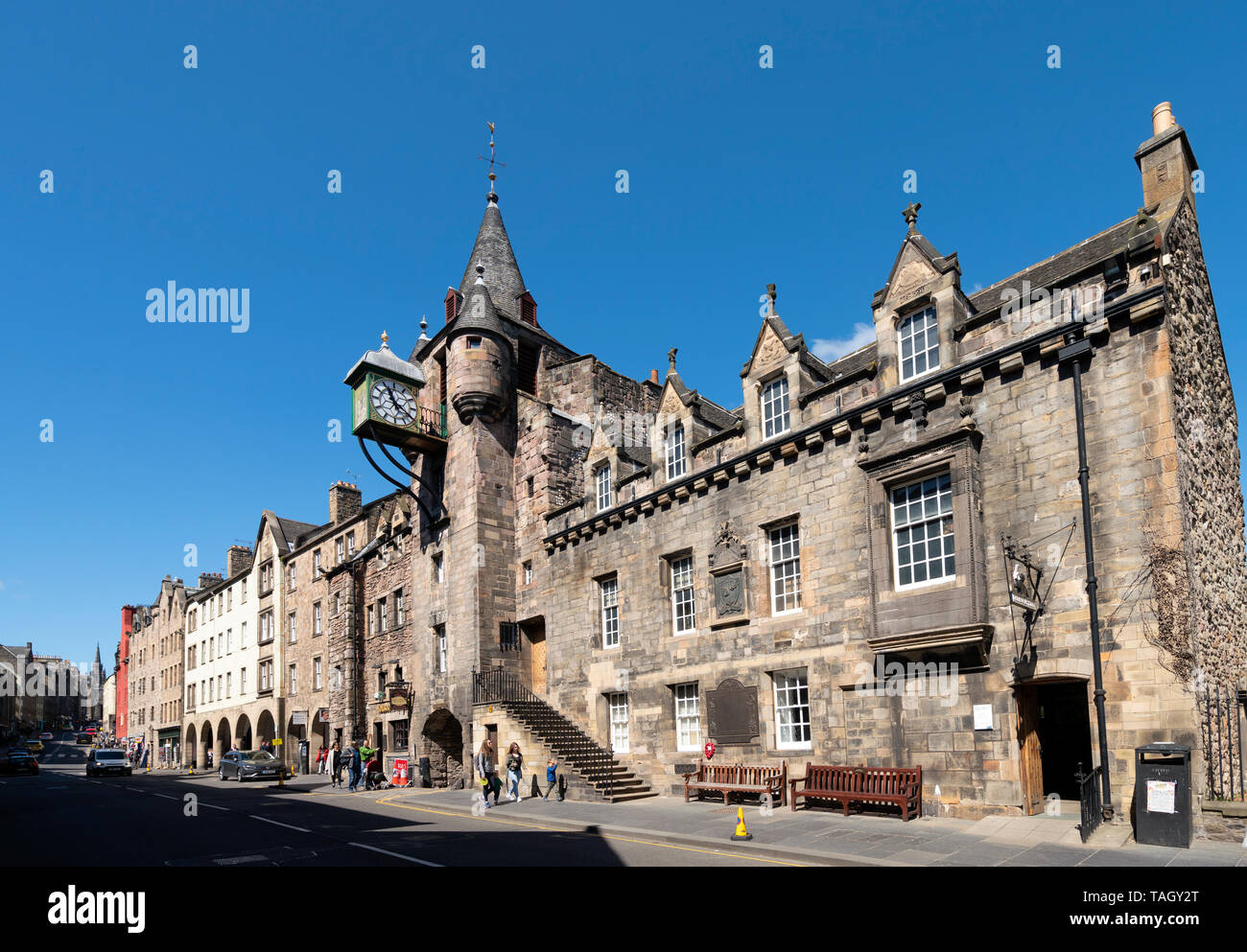 El peaje y el museo de historia del pueblo en el Canongate en la Royal Mile de Edimburgo en el casco antiguo de la ciudad, Scotland, Reino Unido Foto de stock