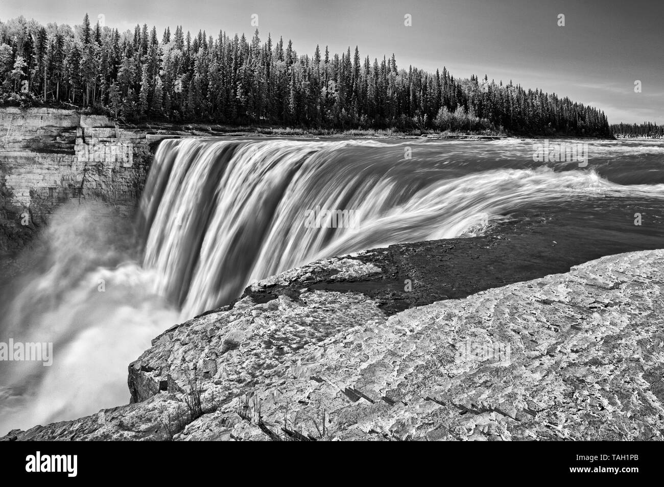 Heno en Alexandra River Falls Twin Falls Gorge Parque territorial de los Territorios del Noroeste de Canadá Foto de stock