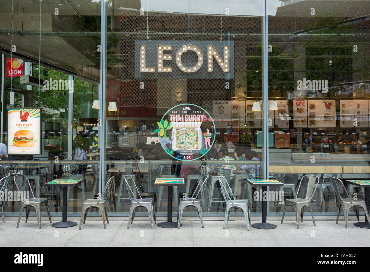 Cadena de restaurantes de comida rápida de león fachada, London, UK  Fotografía de stock - Alamy