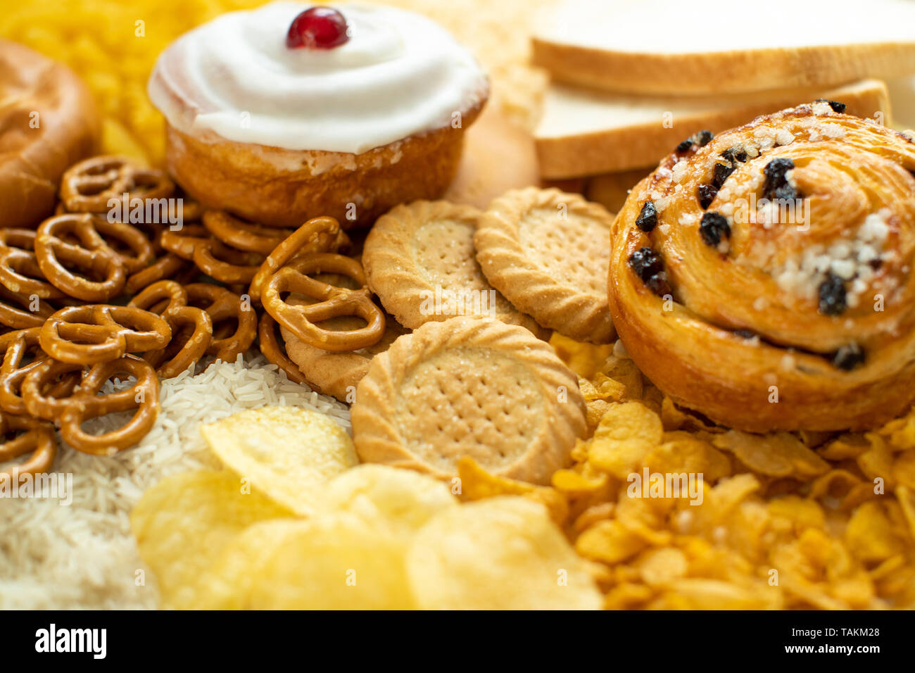 Disparo de fotograma completo de los alimentos que contienen carbohidratos insalubres o mal Foto de stock