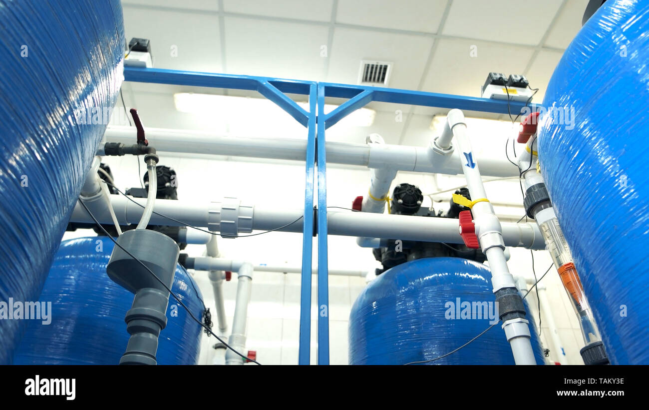 Filtros de agua industrial de cerca. Purificación del agua potable. Planta  de tratamiento de agua Fotografía de stock - Alamy