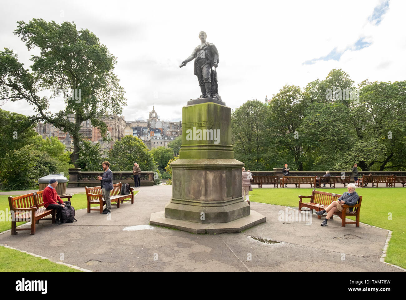 Estatua de David Livingstone,medio los jardines de Princes Street, el centro de la ciudad de Edimburgo, Escocia, Reino Unido Foto de stock
