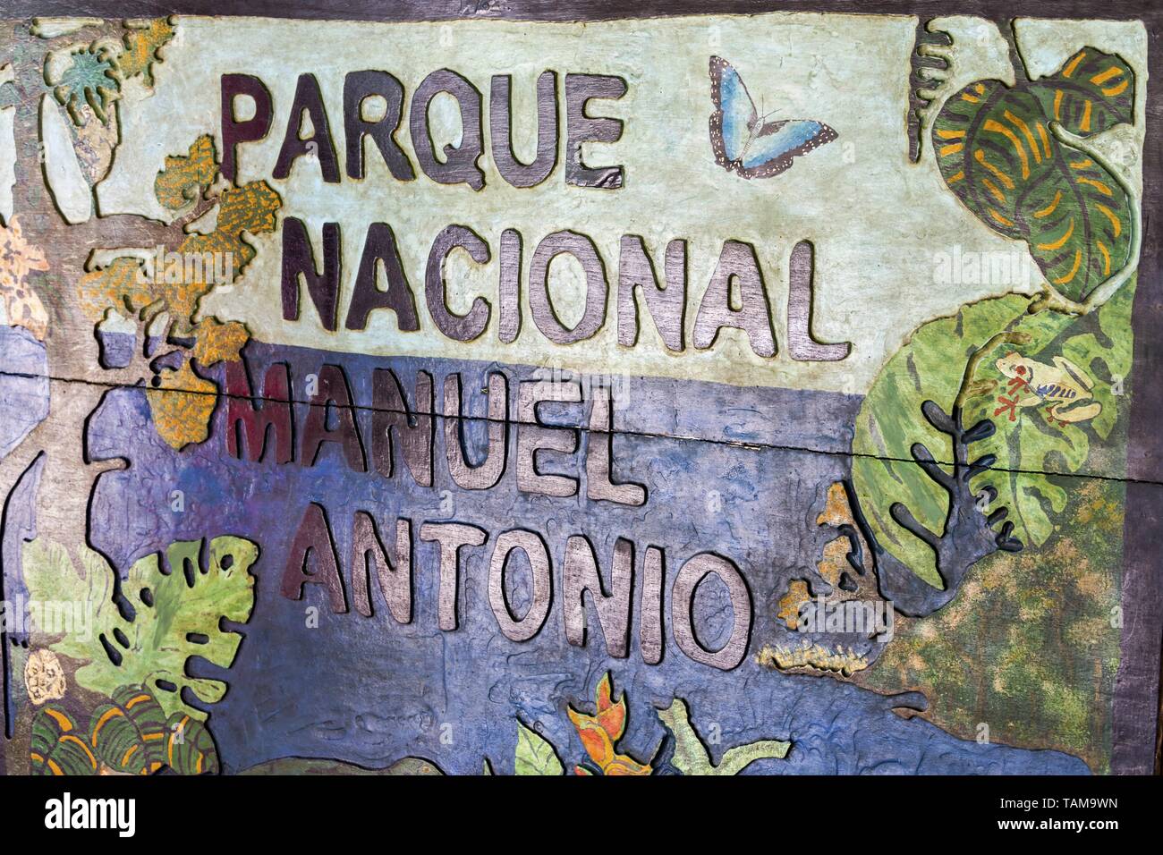 Tabla de Entrada al Parque Nacional Manuel Antonio en la costa del