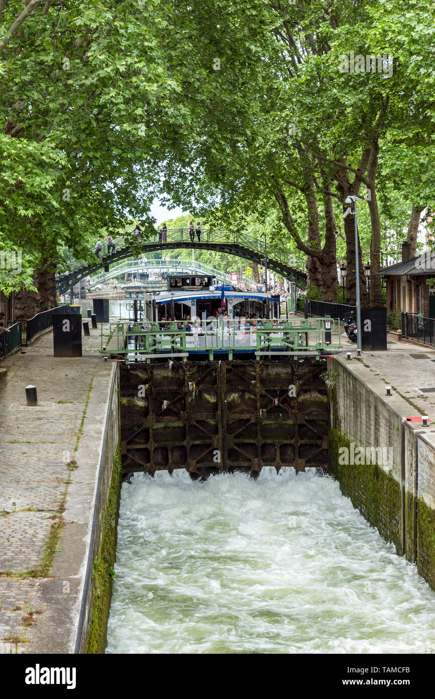 Bloqueo del Canal Saint-Martin, en París Foto de stock