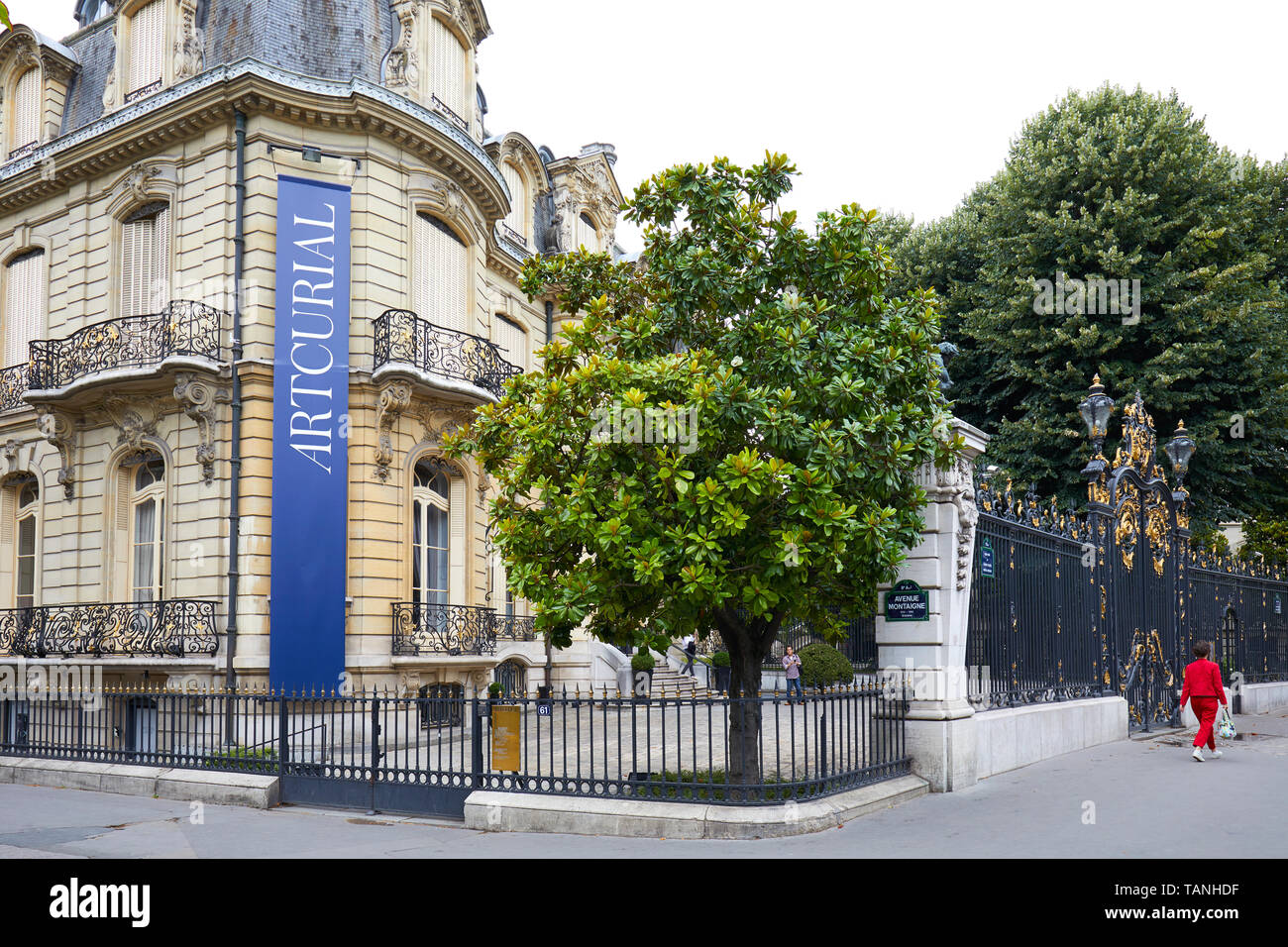 París, Francia - 22 de julio de 2017: Marcel Dassault edificio aloja la casa de subastas Artcurial en París, Francia Foto de stock