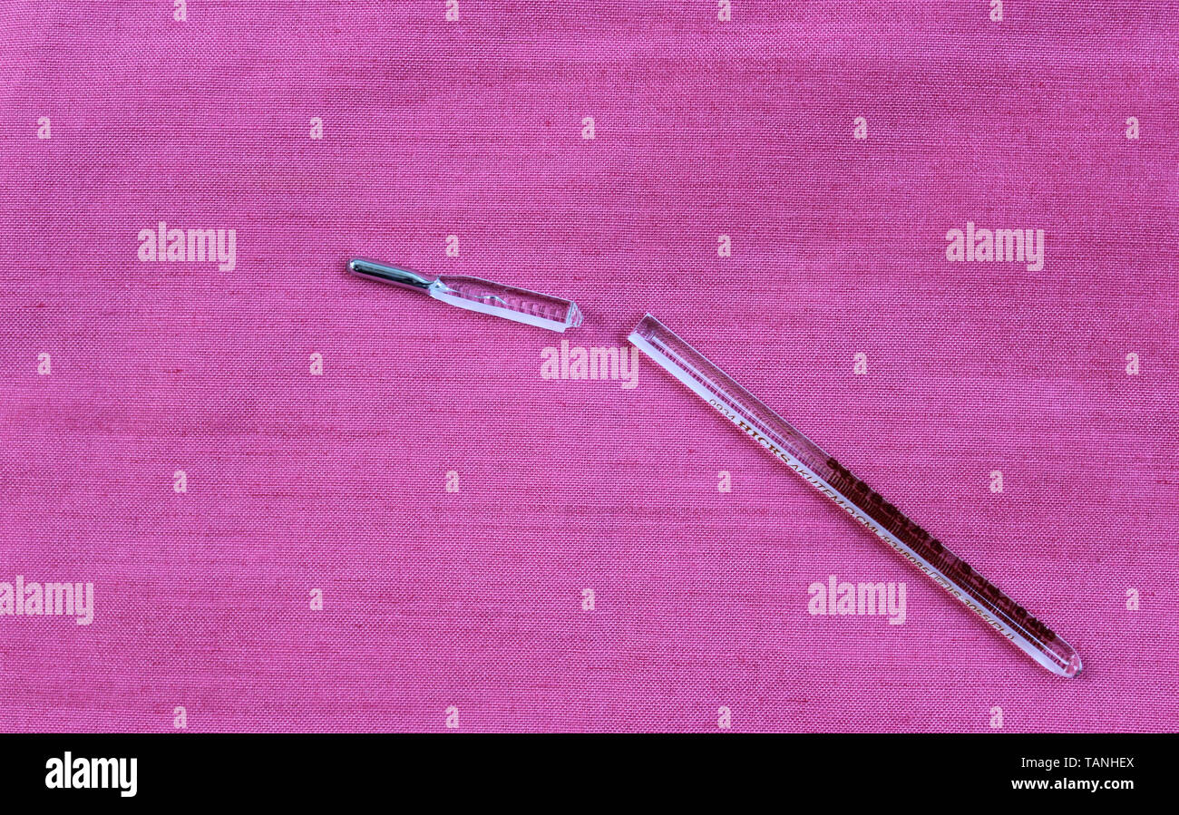Termómetro de mercurio roto Fotografía de stock - Alamy