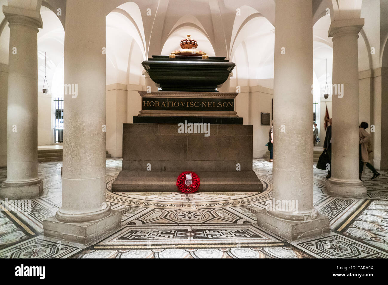 Londres, Inglaterra - 12 de mayo de 2019: la tumba del almirante británico Horatio Nelson 1758 1805 en la cripta de la Catedral de San Pablo . Foto de stock