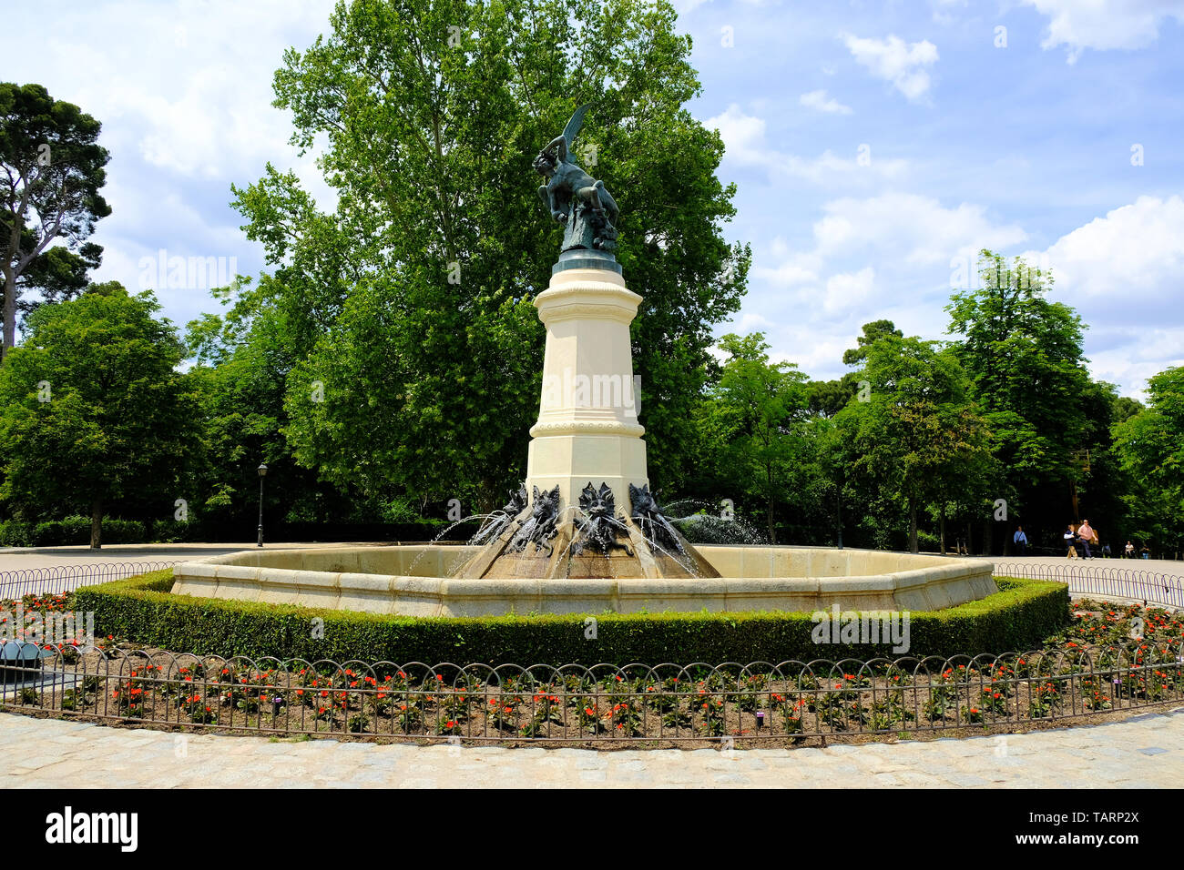 Fuente del angel caido (fuente del Ángel Caído, 1877) por Ricardo Bellver) en el Parque del Buen
