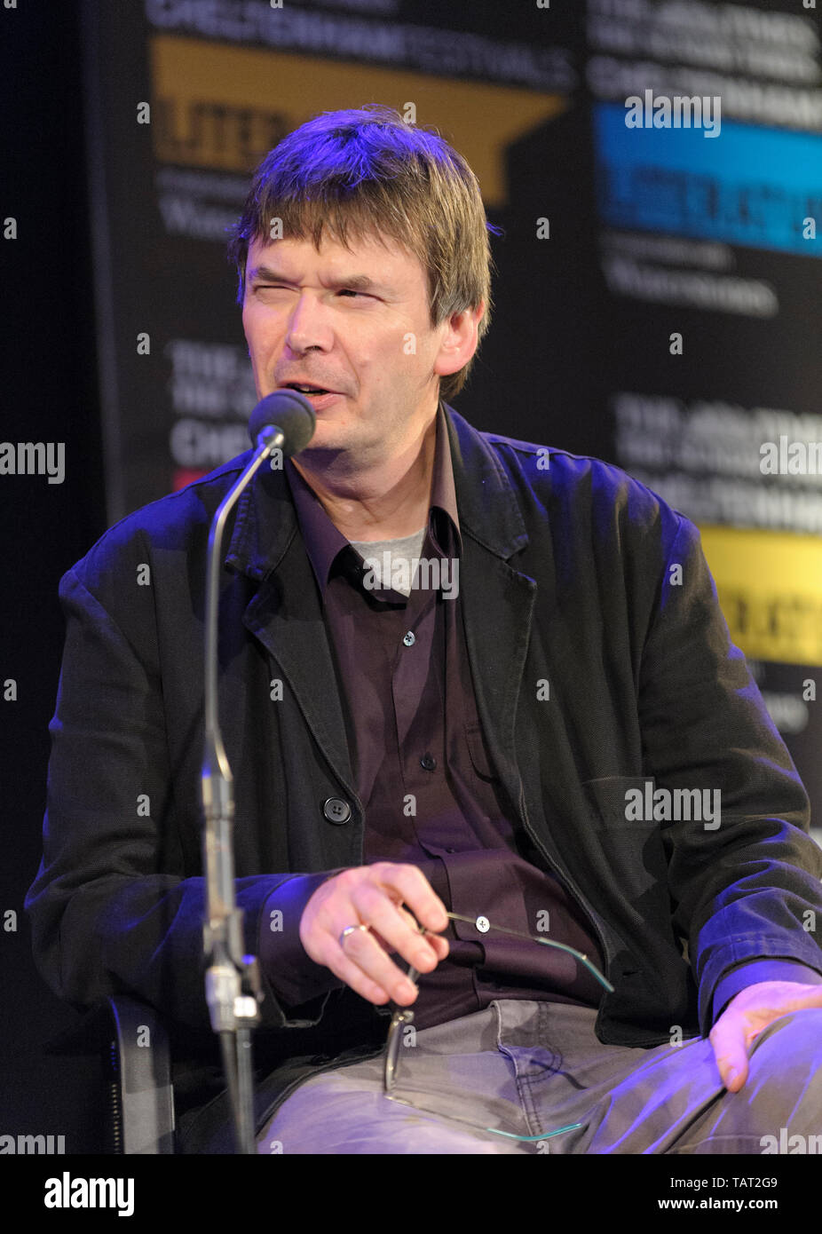 La delincuencia, escritor escocés Ian Rankin en el Festival de literatura de Cheltenham, el 9 de octubre de 2014. Foto de stock