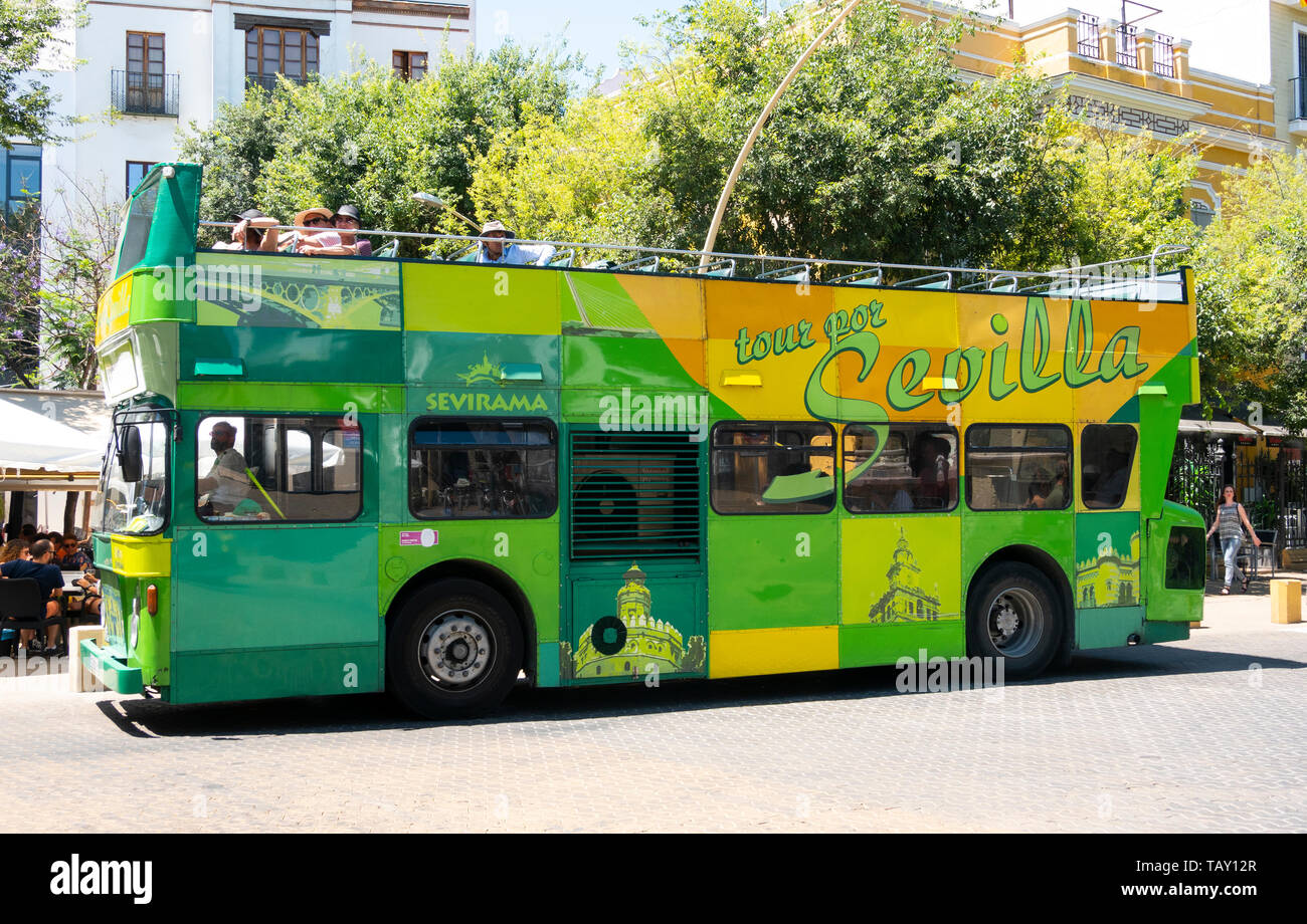Autobus turistico sevilla fotografías e imágenes de alta resolución - Alamy