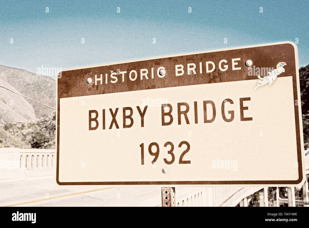 Bixby Puente firmar. Big Sur, California, Estados Unidos. Fotografía procesada con foto antigua/vintage efecto. Foto de stock