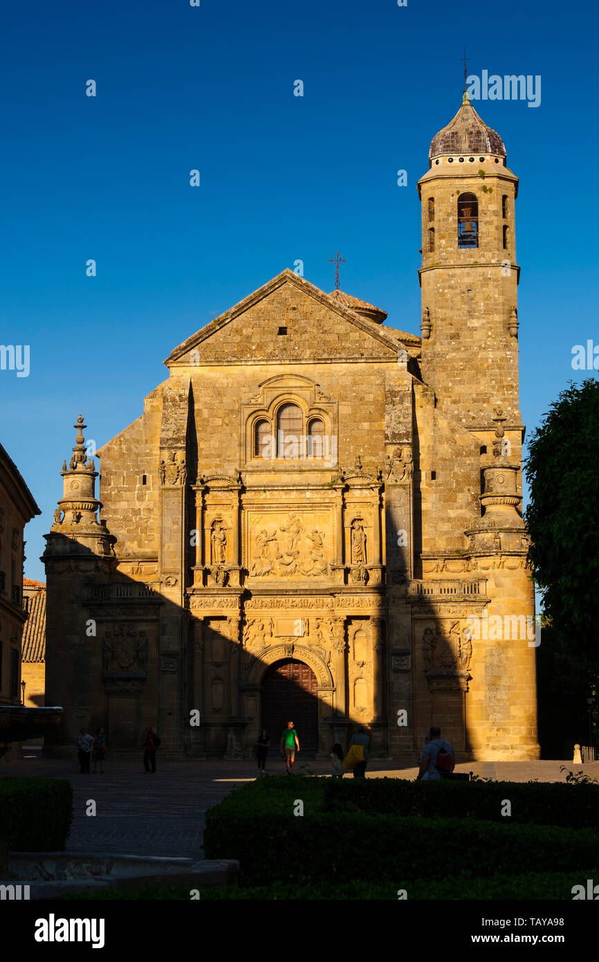 Iglesia del Salvador en la Plaza de Vázquez Molina. Ubeda, provincia de Jaén. El sur de Andalucía. España Europa Foto de stock