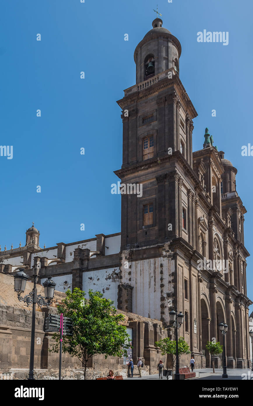 LAS PALMAS DE GRAN CANARIA, España - 10 de marzo de 2019: La Catedral de Santa Ana, situado en el antiguo barrio de Vegueta. Vertical Foto de stock