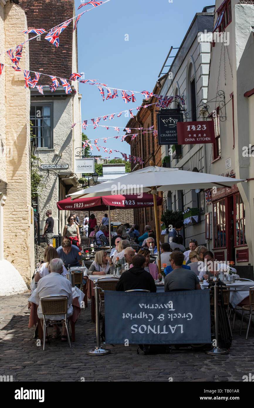 Windsor, ciudad histórica y la residencia de la familia real en el Castillo de Windsor, construido por Guillermo el Conquistador, ubicado en el sudeste de Inglaterra, Reino Unido. Foto de stock