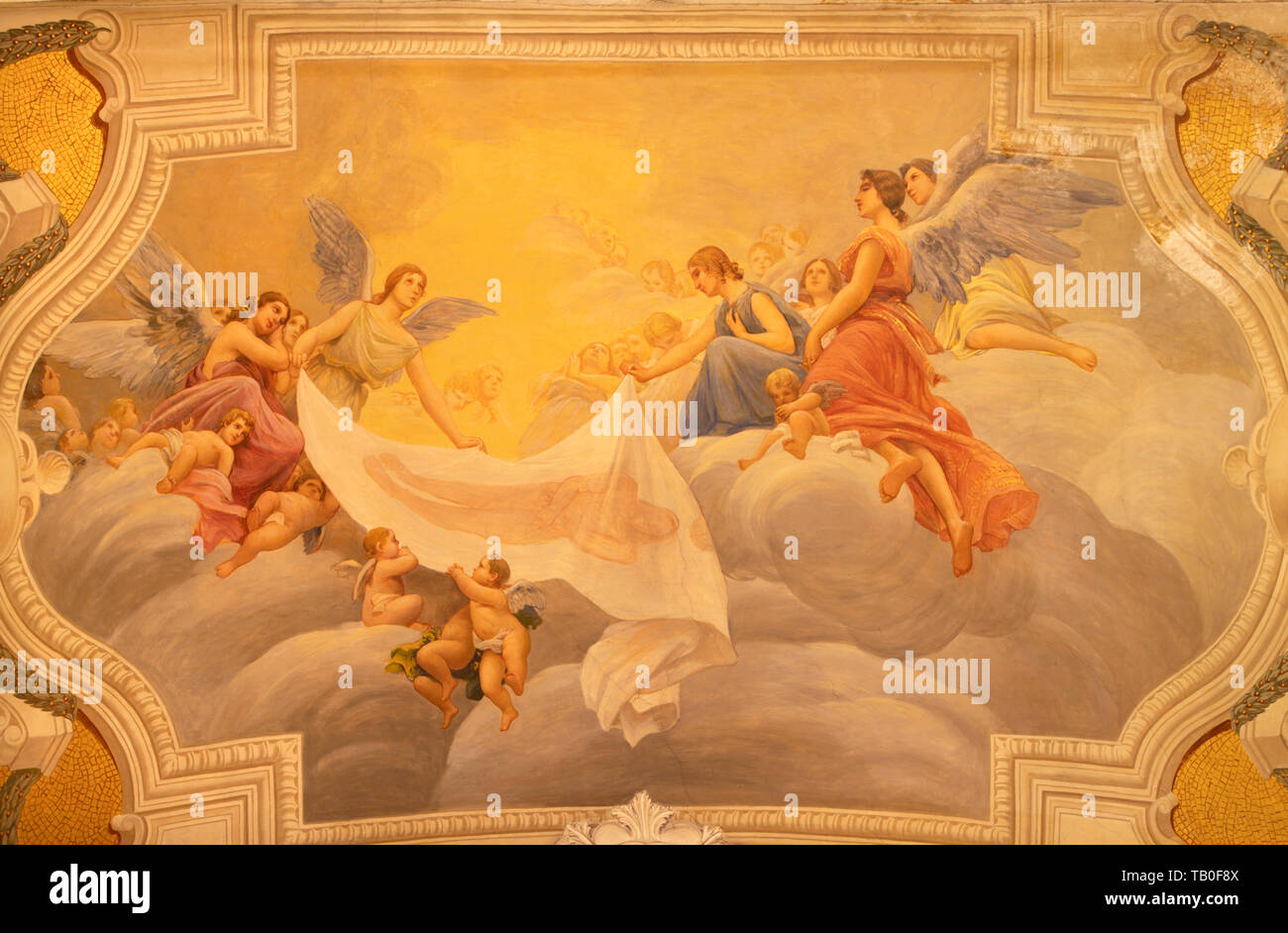 ACIREALE, Italia - 10 de abril de 2018, Gloria: el fresco de la Sábana santa en la Basilica Collegiata di San Sebastiano por Francesco Mancini Ardizzone (1899 -1901) Foto de stock