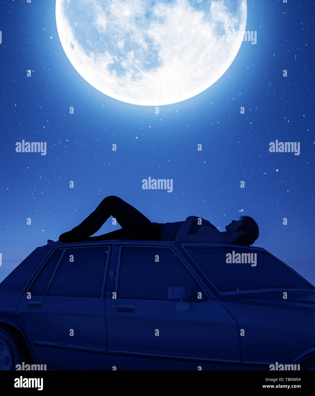 Hombre iluminado mirando la luna: fotografía de stock © frankie_s #76852249