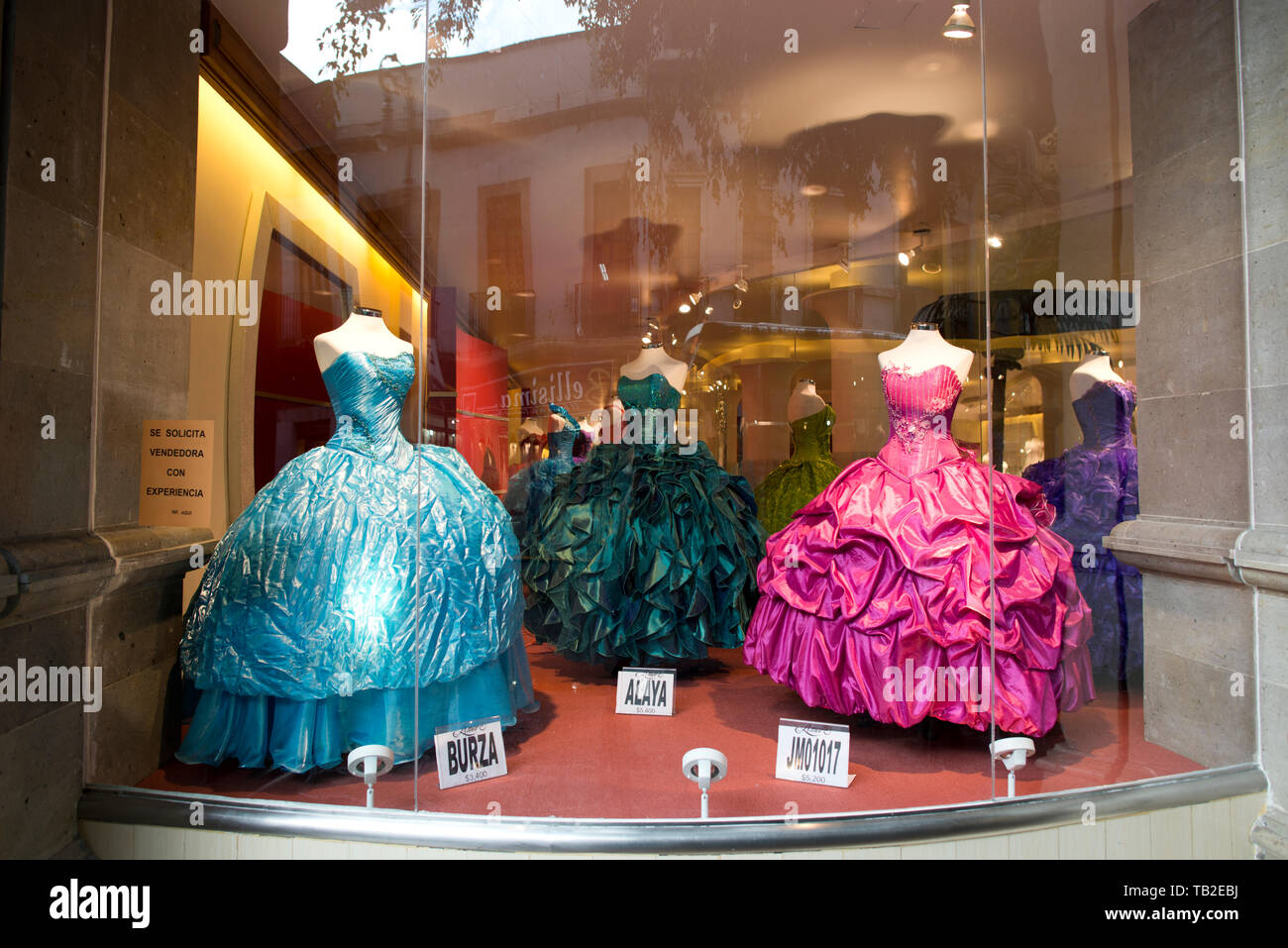 Republica de Chile calle donde todas las tiendas que venden los vestidos de  novia se encuentra. centro, centro historico, Ciudad de México, México  Fotografía de stock - Alamy