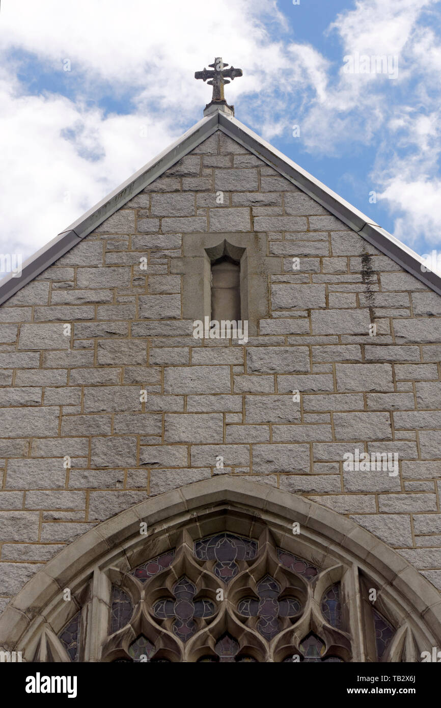 Detalle de la fachada de piedra de una iglesia de estilo gótico Fotografía de stock - Alamy Detalle de la fachada de piedra de una iglesia de estilo gótico Fotografía de stock - Alamy