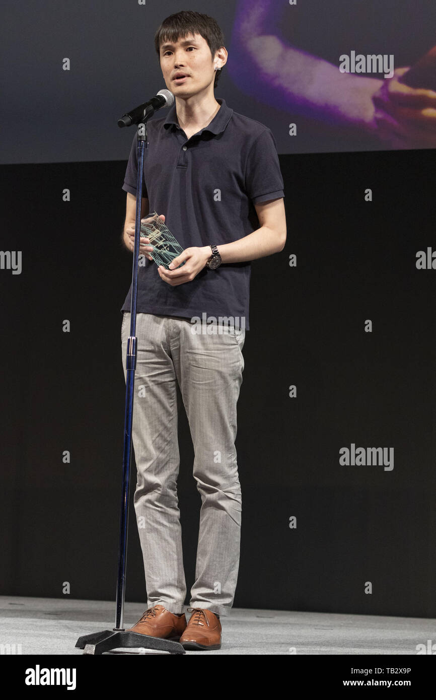 Mayo 29, 2019 - Tokio, Japón - Toru Satonaka ganador del 5º Premio de Cortometrajes del libro, habla durante la ceremonia de apertura del Festival de Cine shorts cortos & Asia 2019 (SSFF & Asia) en Hikarie Hall en Shibuya. El SSFF & Asia 2019 es uno de los más grandes de Asia international short film festival celebrado en Tokio del 29 de mayo al 16 de junio. (Crédito de la Imagen: © Rodrigo Reyes Marin/ZUMA Wire) Foto de stock