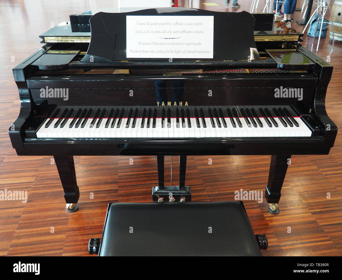 Piano en Milán Aeropuerto Bergamo - Italia Fotografía de stock - Alamy