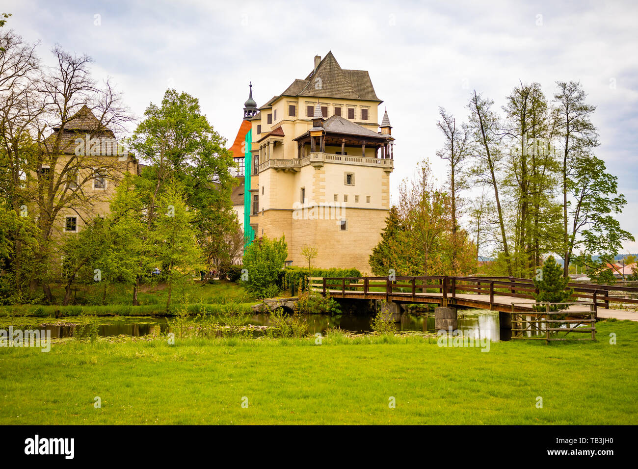 Blatna castillo medieval en la República Checa durante la temporada de primavera, República Checa Foto de stock