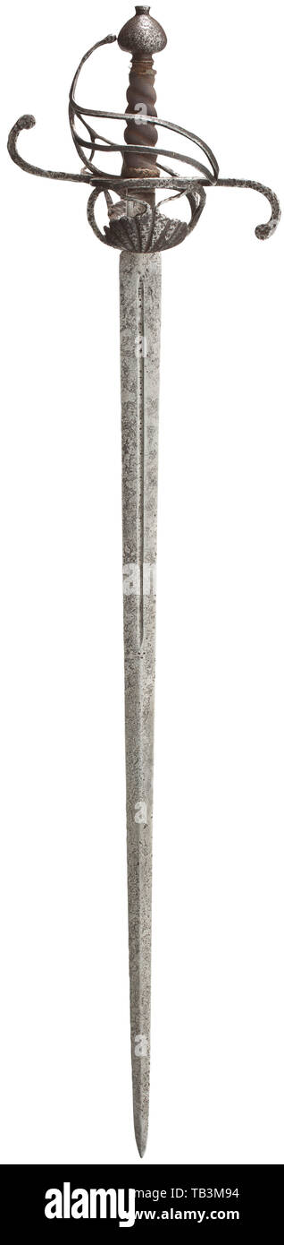 Un caballo Alemán-espada, 1ª mitad del siglo XVII, un arma de doble filo,  Hoja acanalada ligeramente en ambos lados, con extensión a la foible  fullers y coronado luna marca en el ricasso.