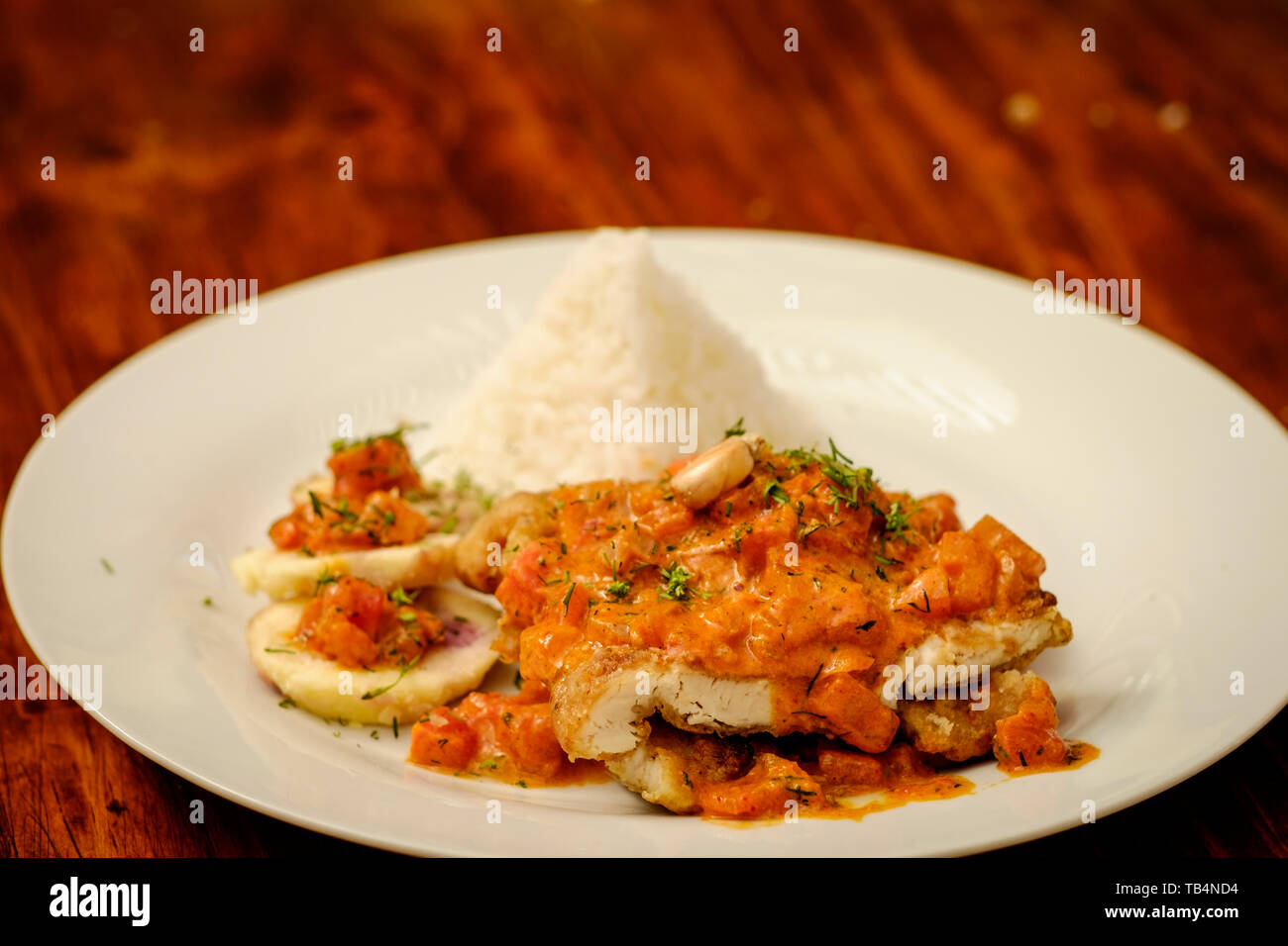 Los fritos de pescado peruana a lo macho" con arroz o pescado a lo