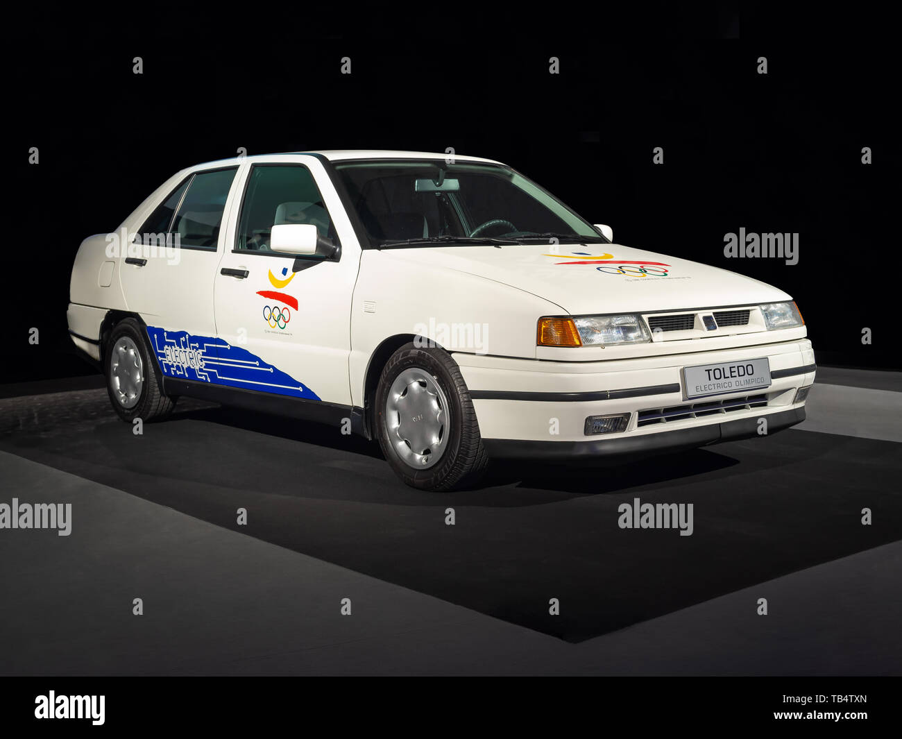 BARCELONA, España - 11 de mayo de 2019: 1991 SEAT Toledo Olimpico electrico en los 100 años de la Exhibición de Automóviles Foto de stock