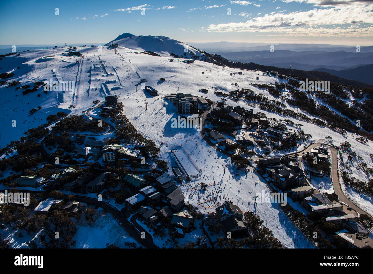 Campos de esquí Mount Buller en Victoria después de registrar caídas de nieve, Australia Foto de stock