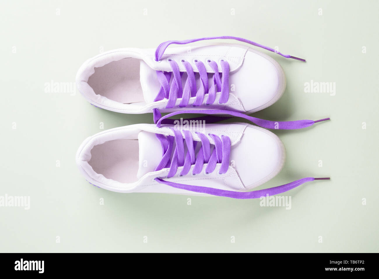 Zapatillas blancas con cordones clearance