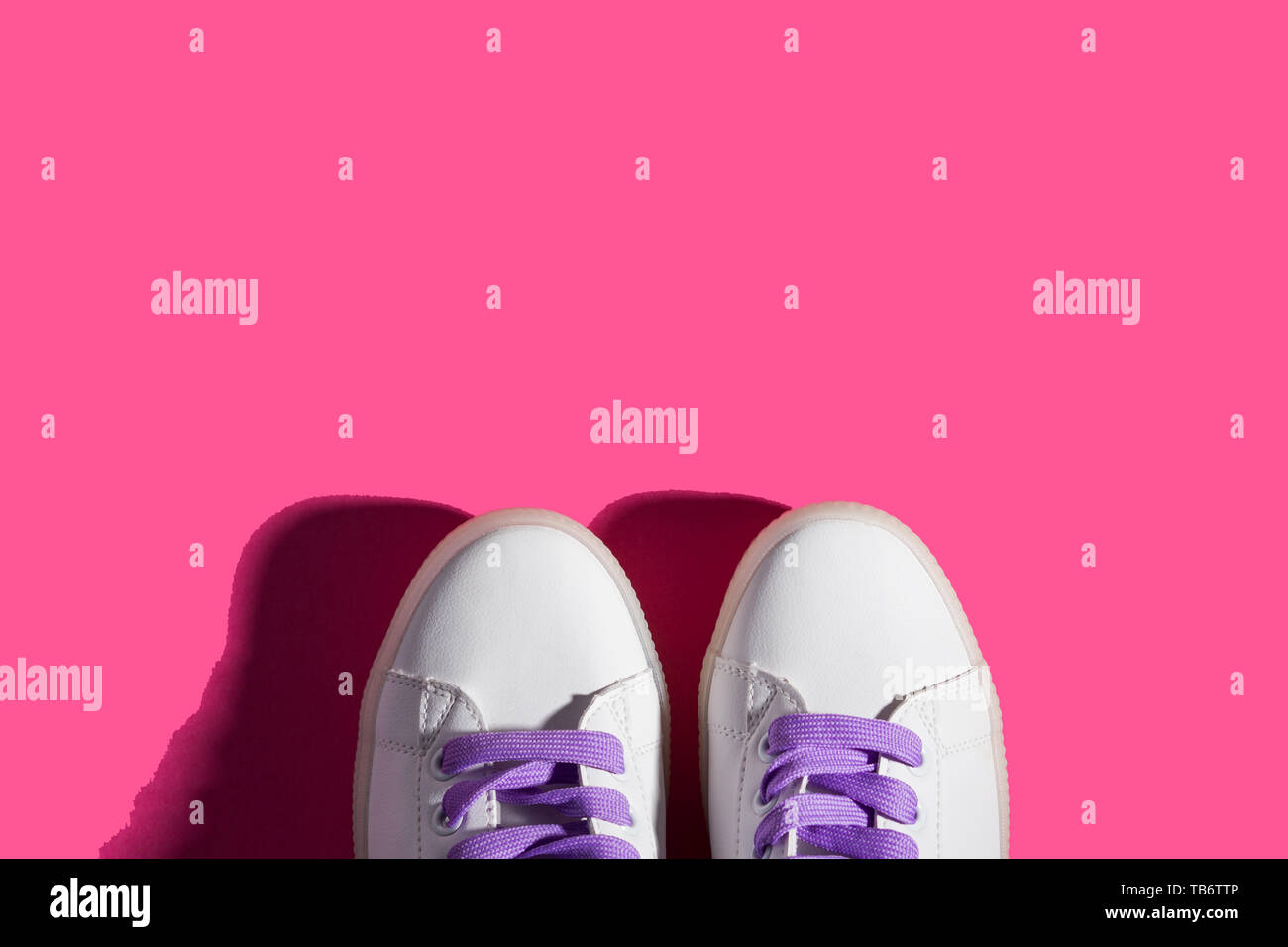 Zapatillas blancas con cordones de colores Clearance
