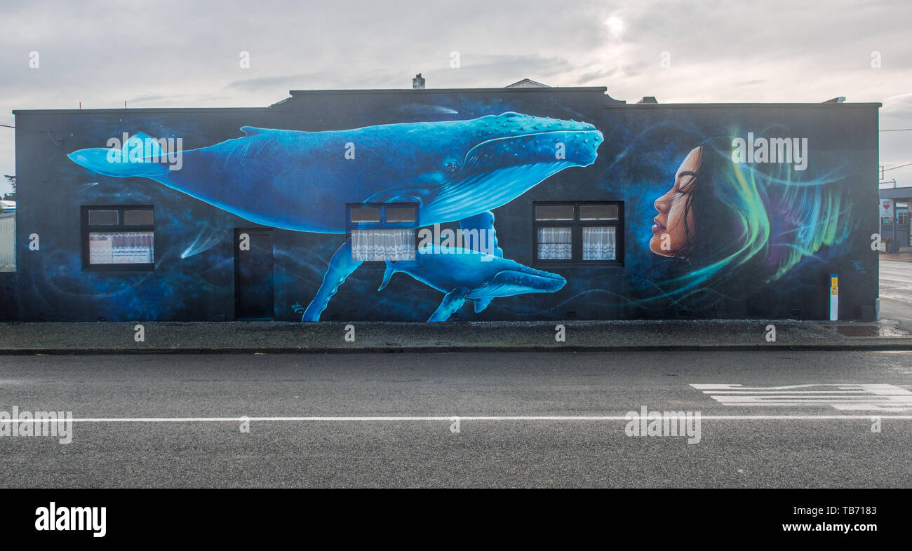 La ballena azul mural, street art, Riverton Aparima, Southland, Nueva Zelanda Foto de stock