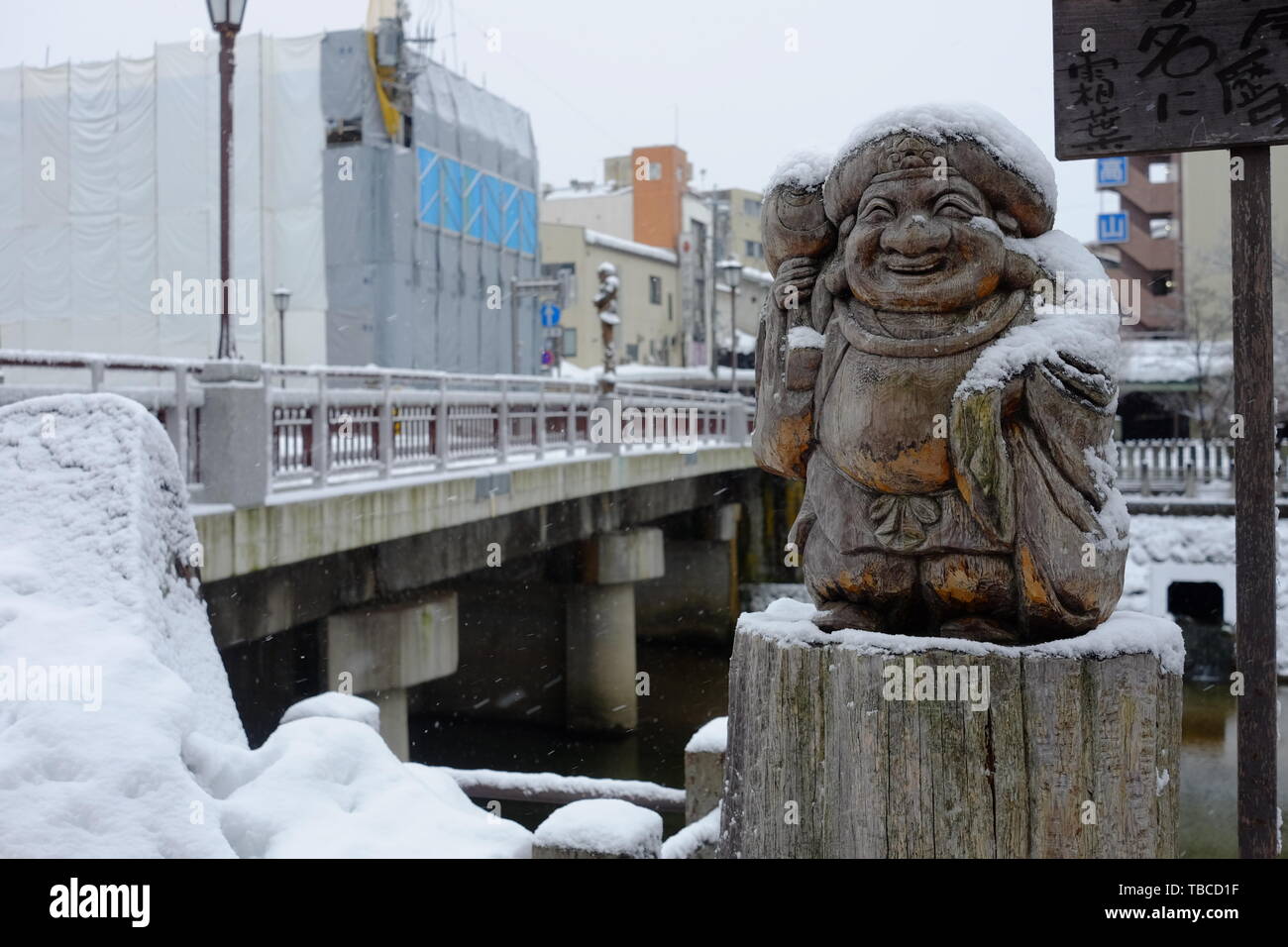 La ciudad de Takayama en invierno, la nieve Foto de stock
