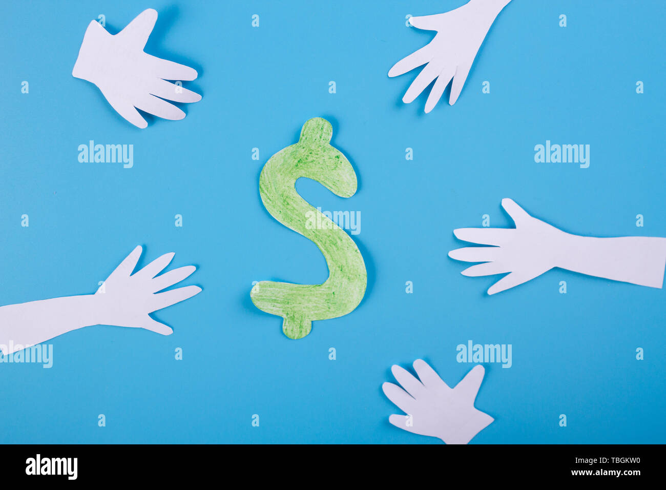 Muchas manos extendidas al estilo de dibujos animados con el dinero Fotografía de stock - Alamy Muchas manos extendidas al estilo de dibujos animados con el dinero Fotografía de stock - Alamy