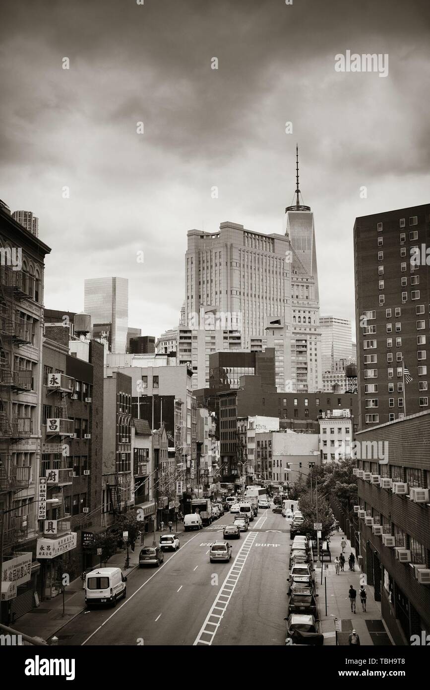 La CIUDAD DE NUEVA YORK - 15 de agosto: Chinatown street view Agosto 15, 2014 en Manhattan, Ciudad de Nueva York. Es una de las más grandes y antiguas comunidades de origen étnico chino fuera de Asia, con una población de 90.000 a 100.000 Foto de stock