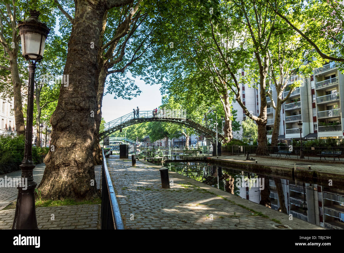 El puente sobre el Canal Saint-Martin, en París Foto de stock
