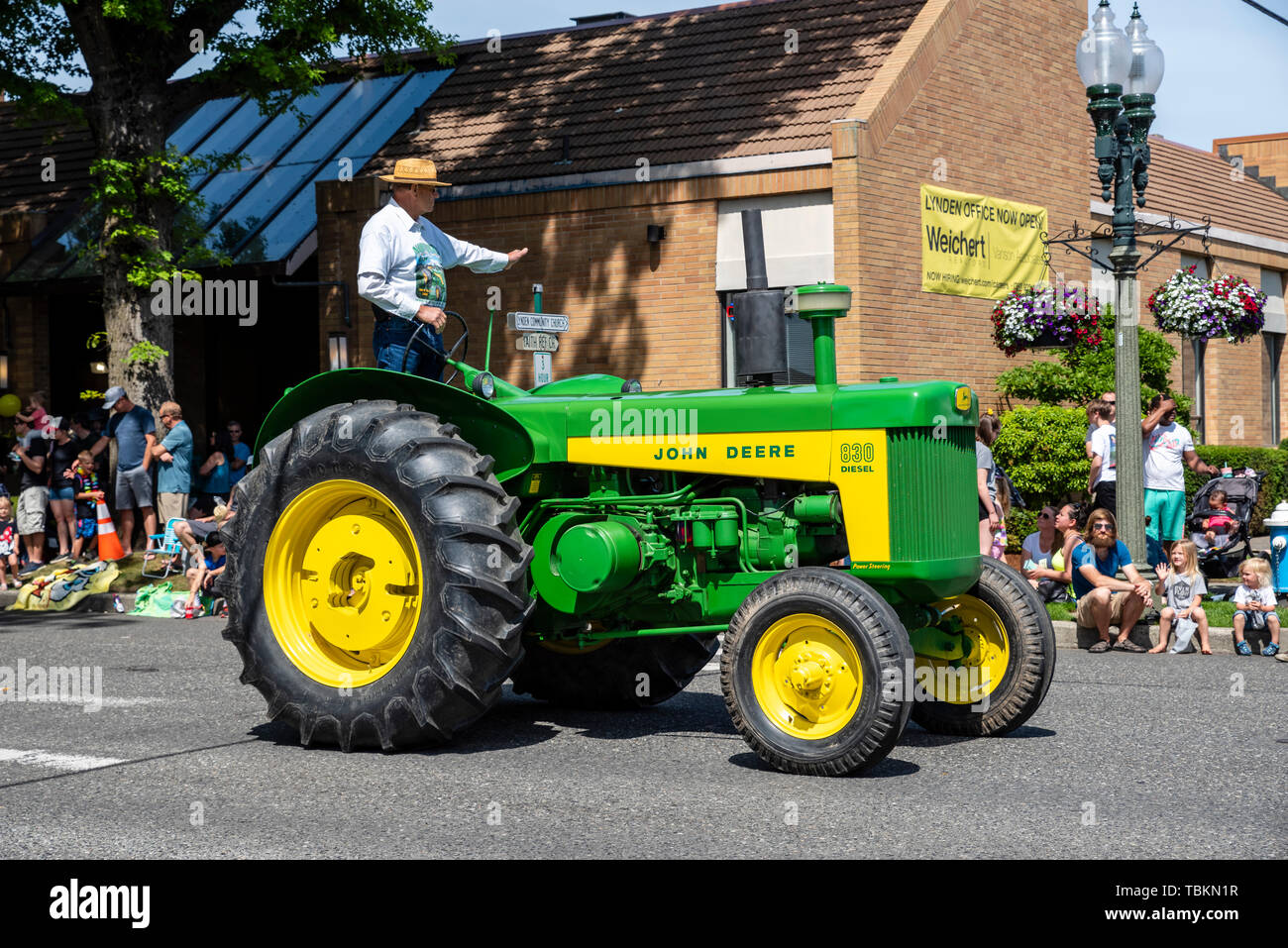 Modelo de tractor John Deere 830 en el año 2019 Lynden agricultores Day