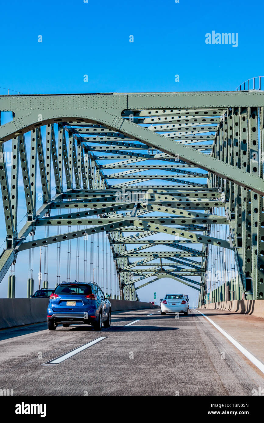 Philadelphia, Pennsylvania, EE.UU., Diciembre 2018 - llegar a Philly en  coche desde Nueva York. Río Delaware Turnpike - puente de peaje Fotografía  de stock - Alamy