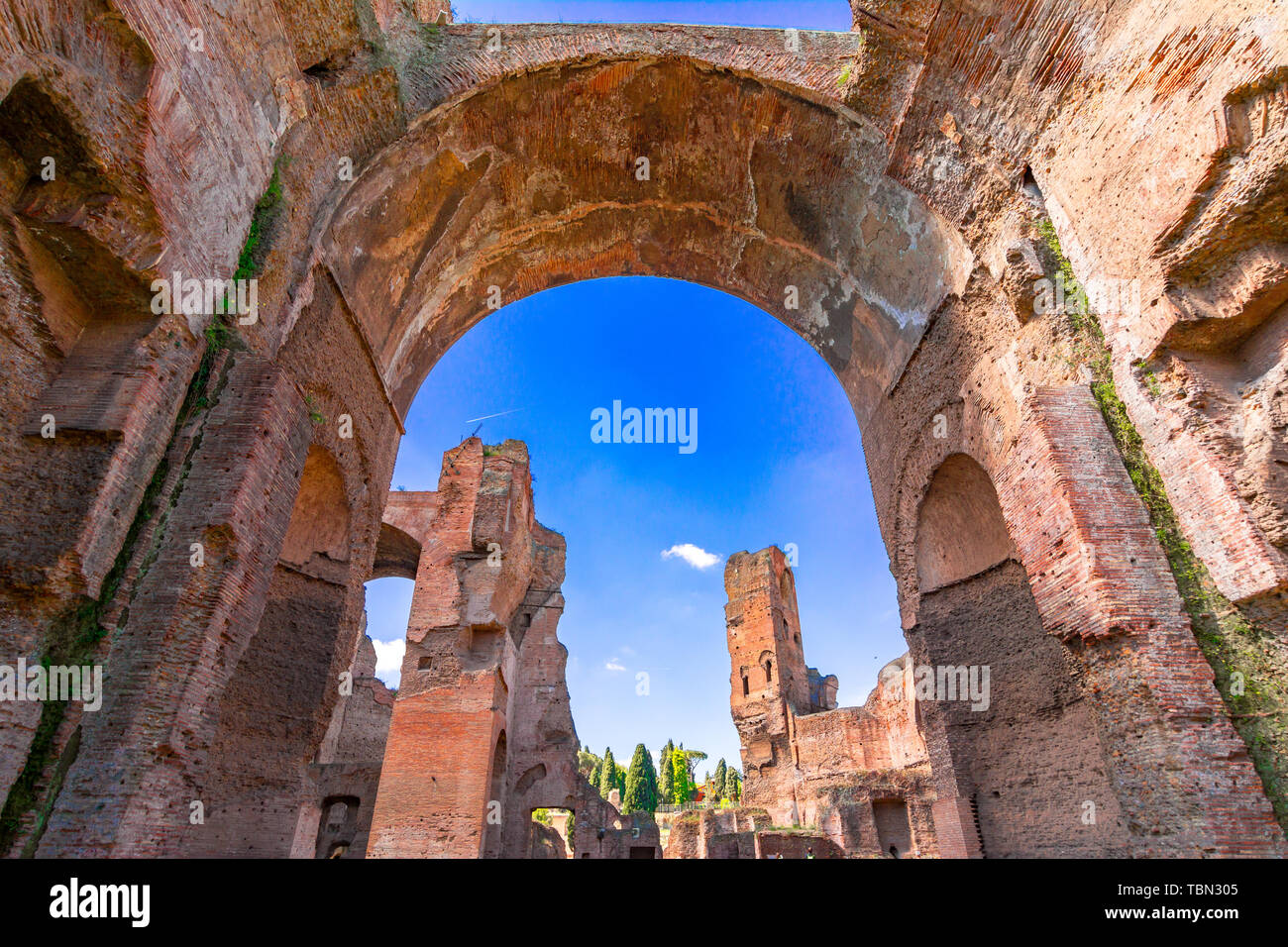 Terme di Caracalla o las Termas de Caracalla en Roma, Italia, fue la segunda más grande de la ciudad romana, baños públicos o thermae Foto de stock