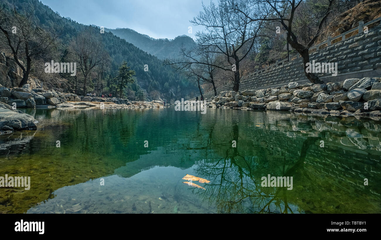 El paisaje natural del Monte Tai Shan Cai Shi Creek Foto de stock