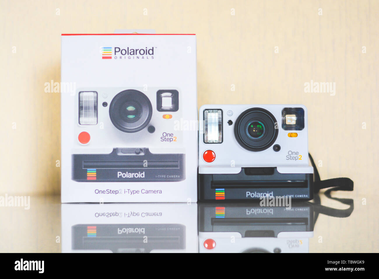 Polaroid one step camera fotografías e imágenes de alta resolución - Alamy
