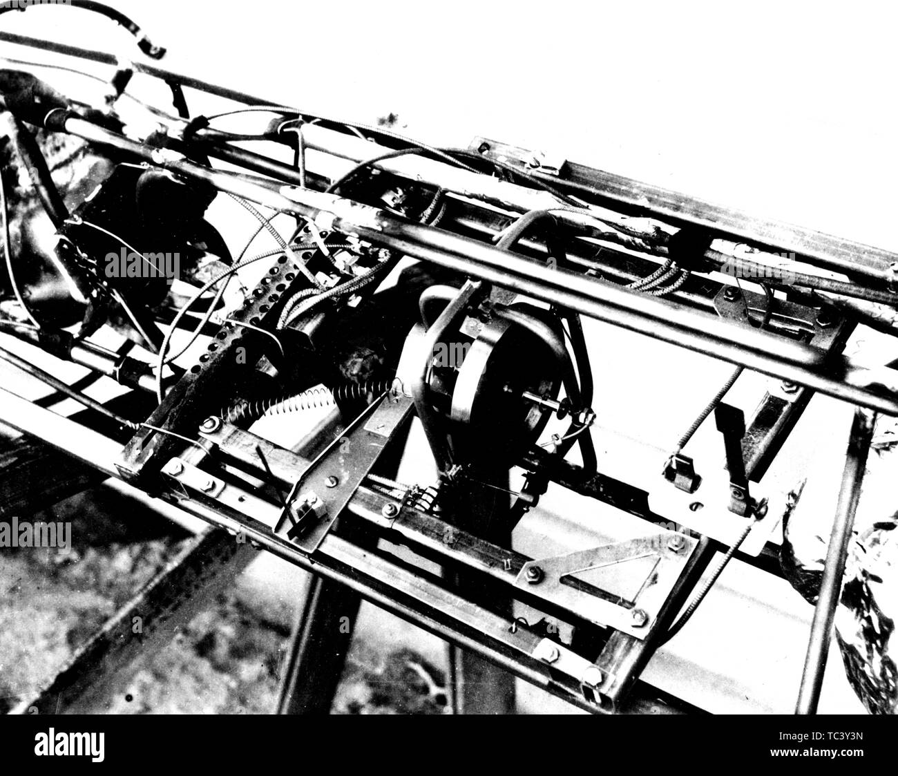 Cerca del Dr. Robert H. Goddard giroscopio y piezas asociadas utilizadas en la estabilización del cohete, 19 de abril de 1932. Imagen cortesía de la Administración Nacional de Aeronáutica y del Espacio (NASA). () Foto de stock