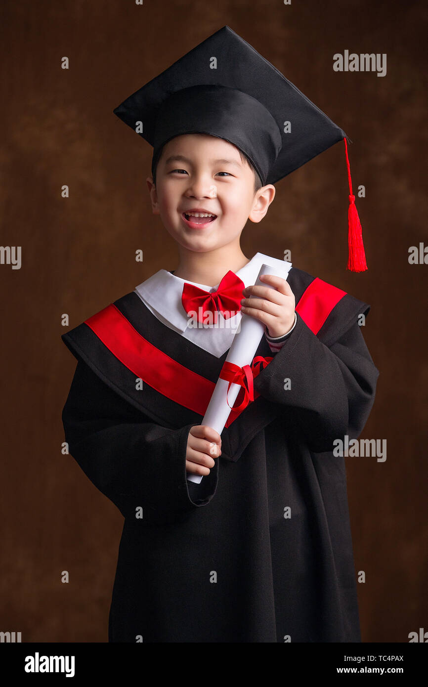 Traje de graduación fotografías e imágenes de alta resolución - Alamy