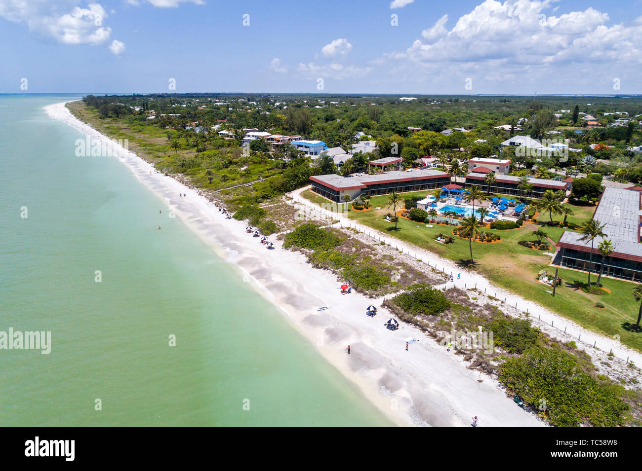 Sanibel Island Florida, playa del Golfo de México, West Gulf Drive casas resorts hoteles, West Wind Inn resort, hotel, vista aérea, FL190514d08 Foto de stock