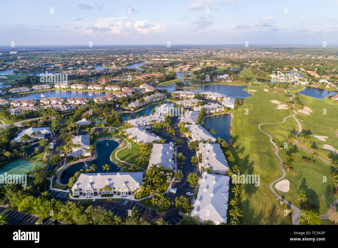 Naples, Florida, Lely Resort, GreenLinks Golf Villas, Flamingo Island Club campo de golf, casas, vista aérea, FL190514d57 Foto de stock