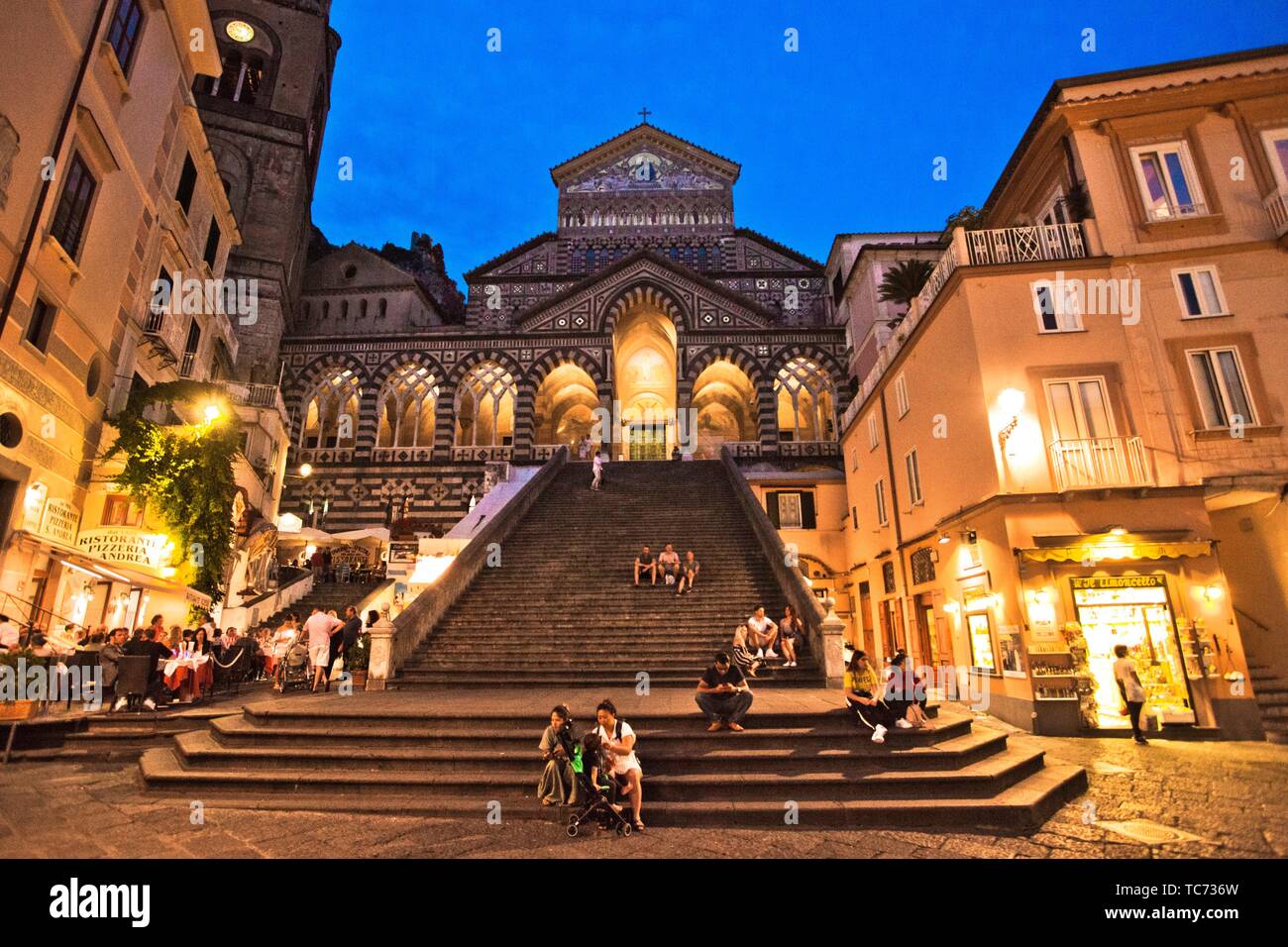 La catedral de Amalfi, Duomo di Amalfi, la Plaza de la Catedral, la Piazza del Duomo, Amalfi, provincia de Salerno, en la costa de Amalfi, el Golfo de Salerno, Campania, Foto de stock
