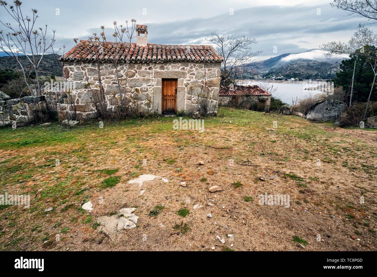 Casa rural en el valle de Iruelas embalse de Burguillo. Ávila. España. Europa. Foto de stock